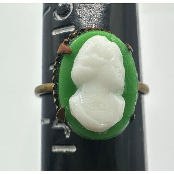 Czechoslovakia antique Art Deco gold tone brass green milk glass cameo ring 3.75 - Picture 4 of 10